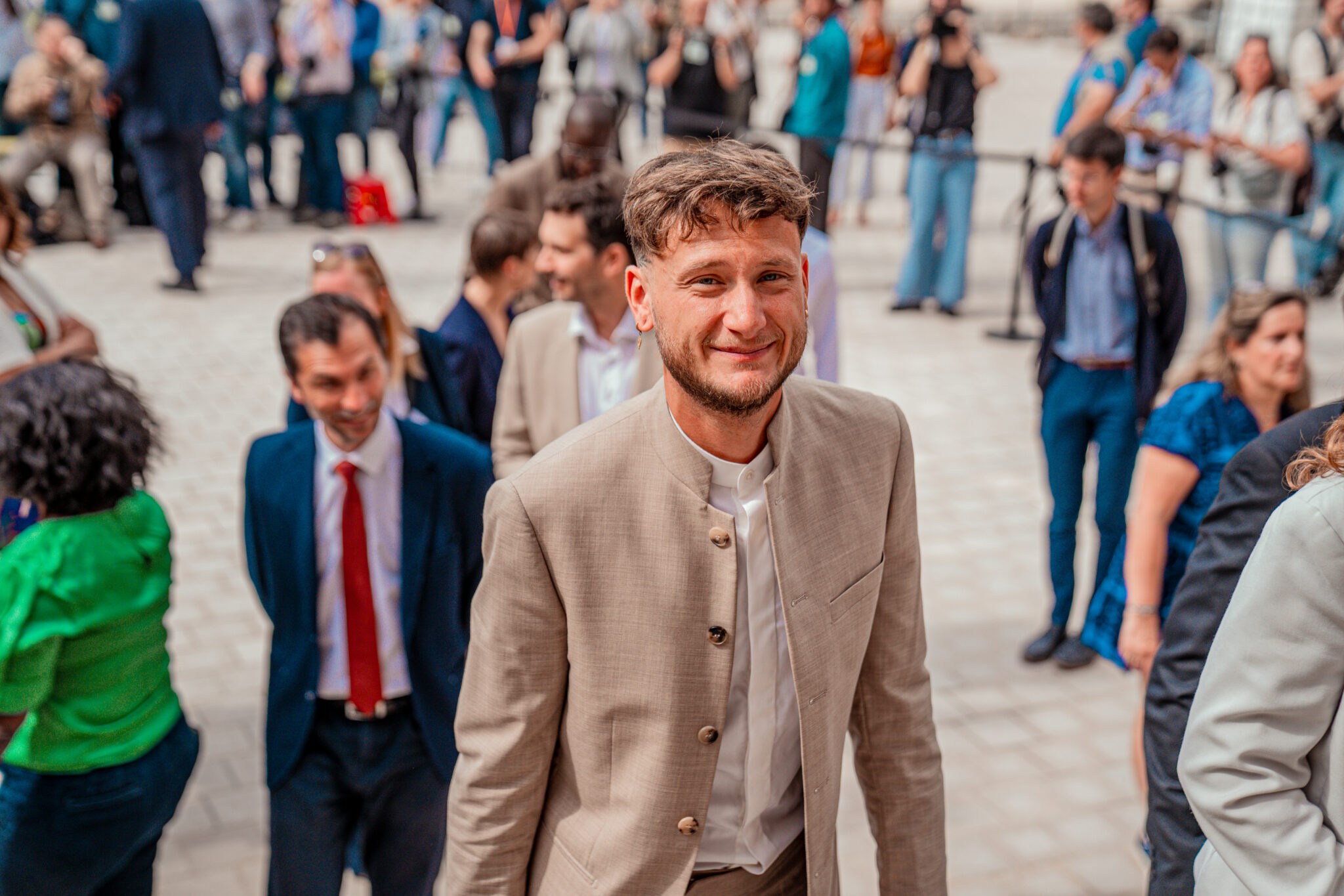 Raphaël Arnault resurgit : les médias offrent une réhabilitation anticipée après l’assassinat de Quentin Deranque