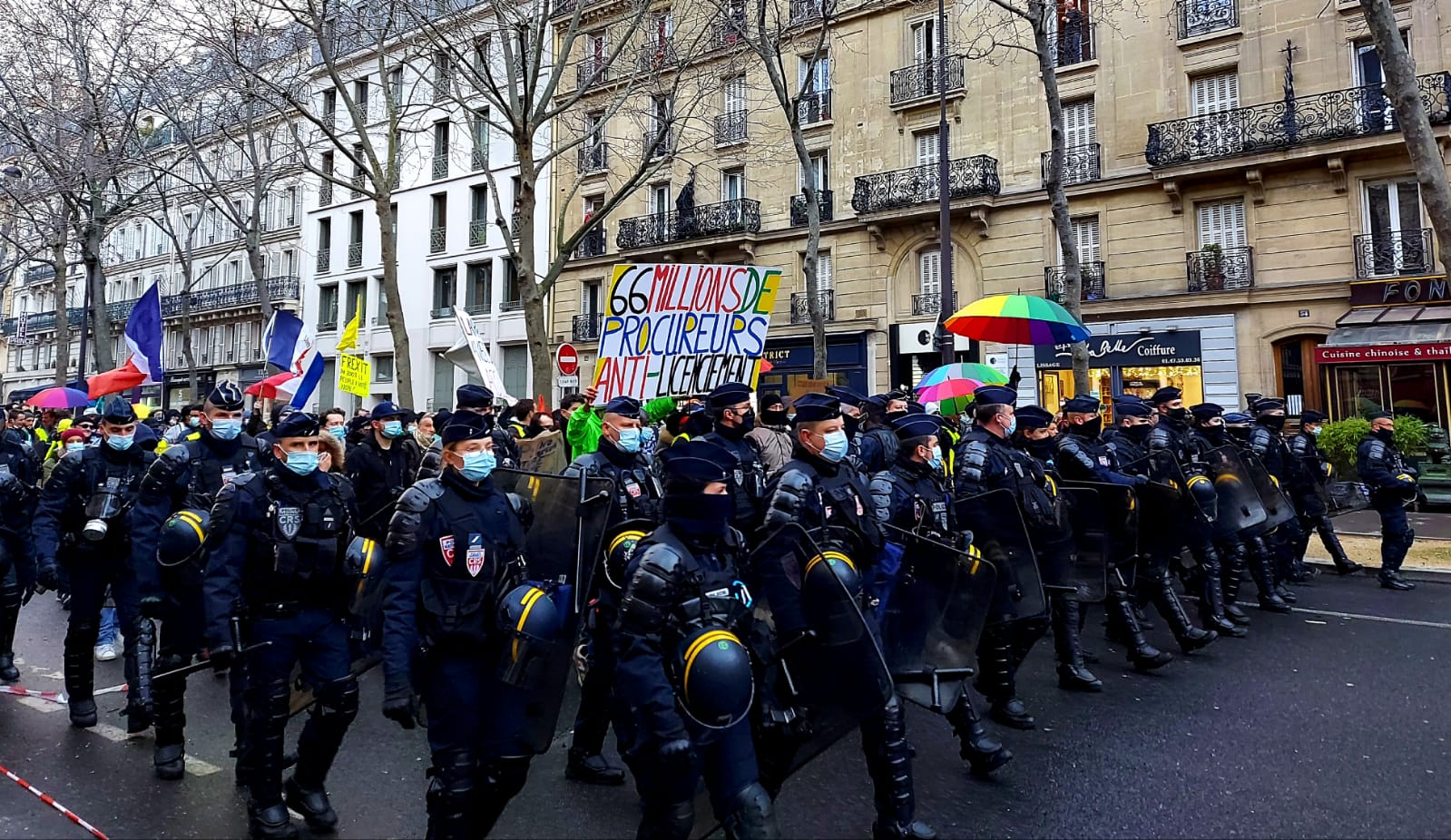 La Tribune et la révolte des équipes : Une grève reconductible contre les licenciements