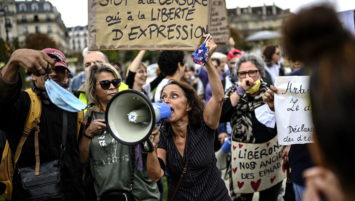 La France s&rsquo;effondre : Macron et l&rsquo;Arcom étouffent la liberté d&rsquo;expression avant les élections de 2027