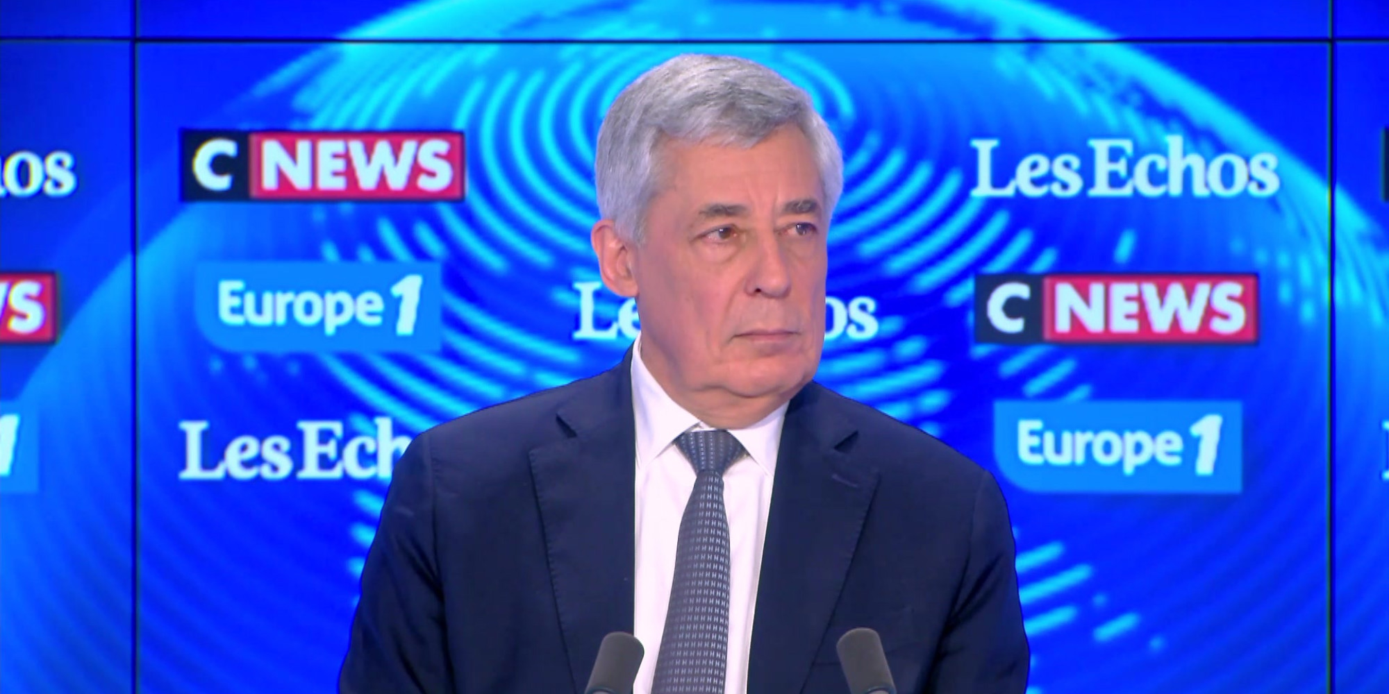 Pluralisme à la Menace : 71 Professeurs Appellent au Retrait de CNews et Europe 1