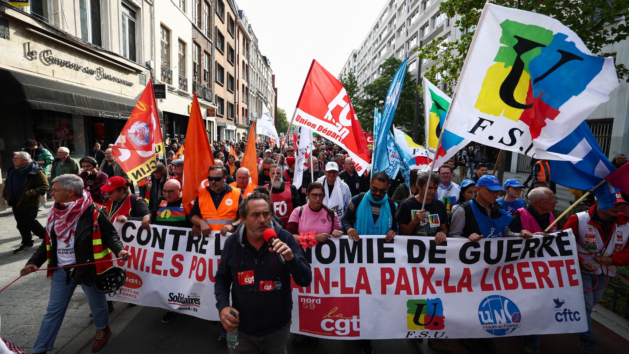 Le dernier bastion du pluralisme en flammes : Radio France menace une grève après l’adoption d’une motion unanime