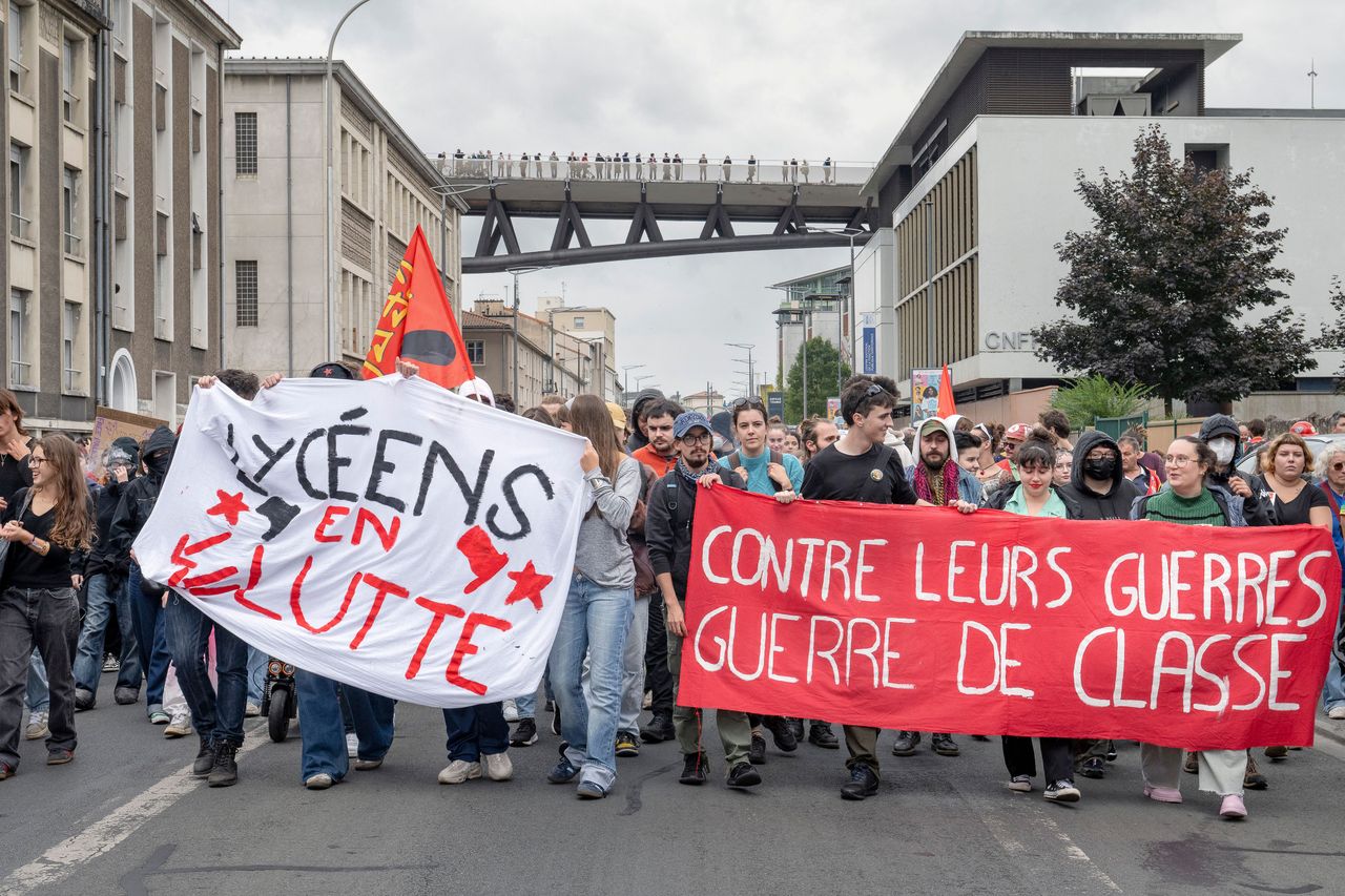 Des lycéens en première page : une génération qui réinvente la politique
